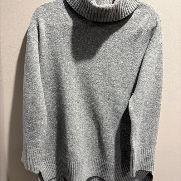 Uniqlo Sweaters - Uniqlo Classic Grey Turtleneck Wool Sweater XS